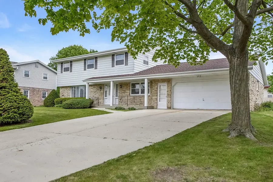 12920 W Crawford Dr, New Berlin, WI 53151 - #2