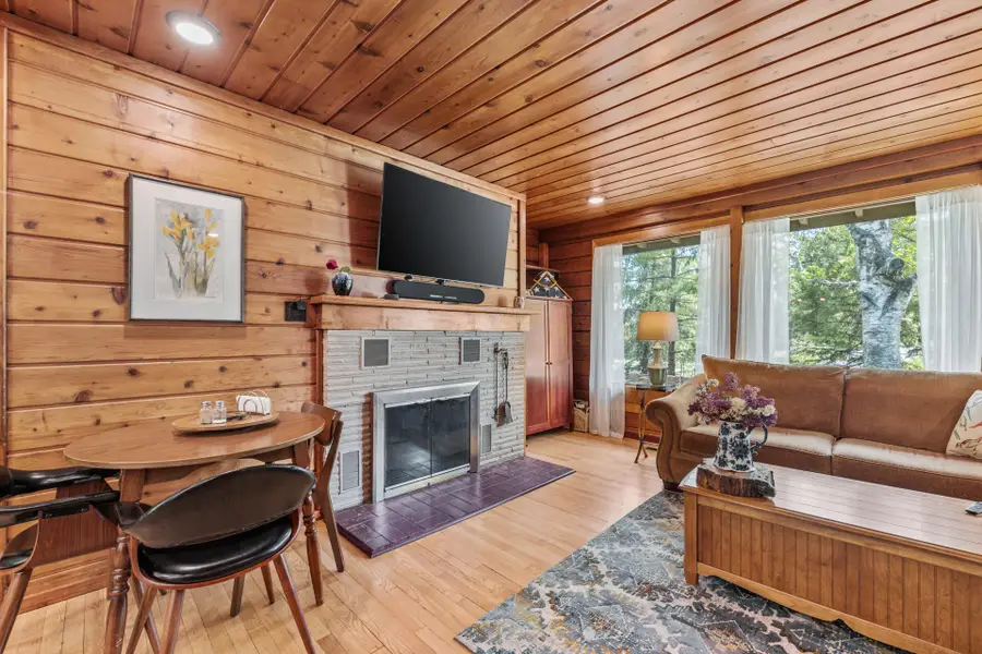 7124 Pioneer Rd, Cedarburg, WI 53012 - #2