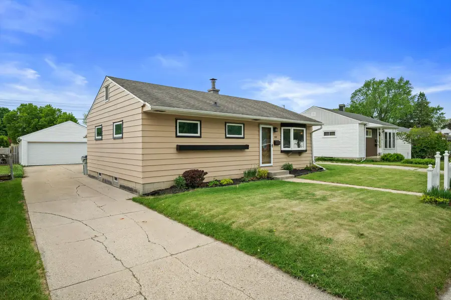 6517 W Lakefield Dr, Milwaukee, WI 53219 - #2