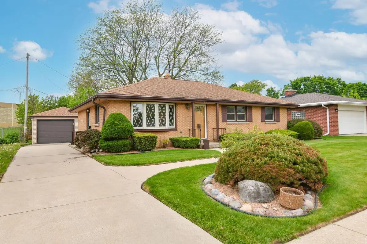 1631 W Bottsford Ave, Milwaukee, WI 53221 - #1