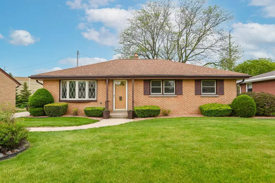 1631 W Bottsford Ave, Milwaukee, WI 53221 - #2