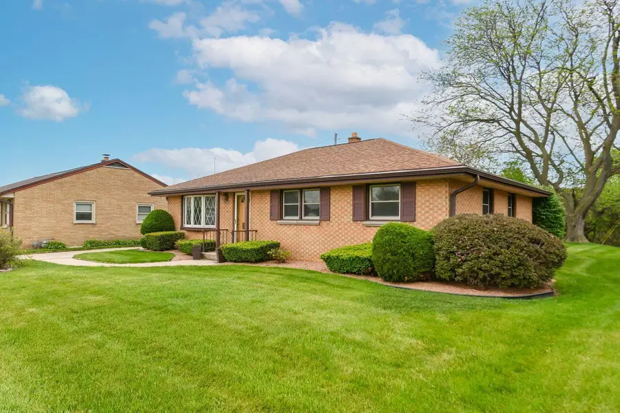1631 W Bottsford Ave, Milwaukee, WI 53221 - #3