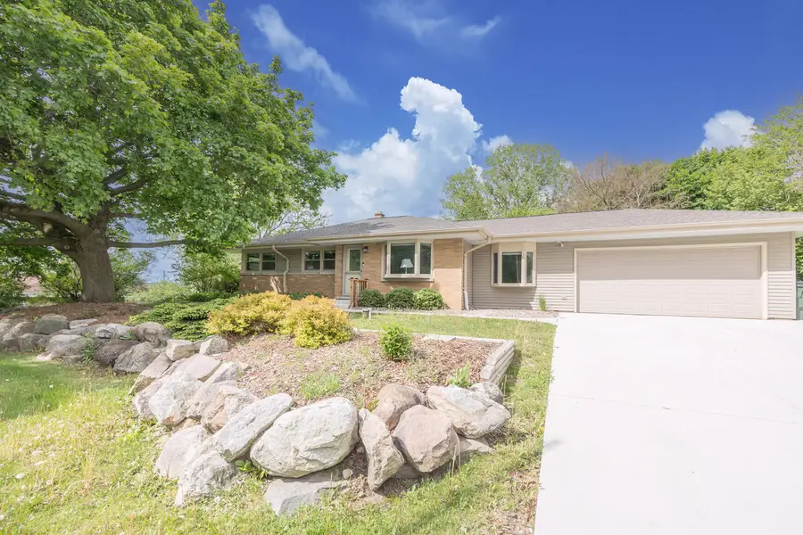 1401 S Westbrooke Pkwy, New Berlin, WI 53146 - #3