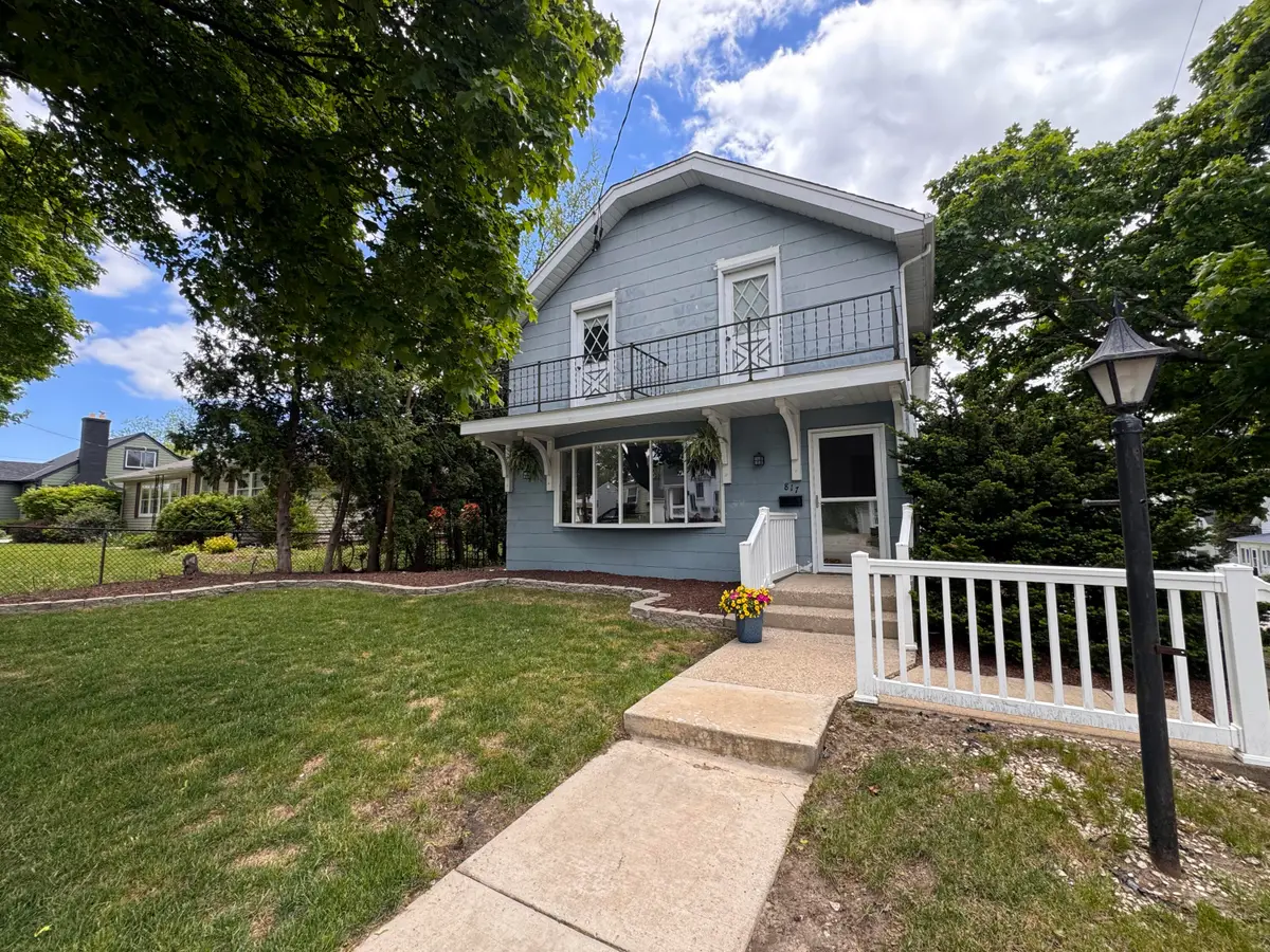 817 Chicago Ave, Waukesha, WI 53188 - #1