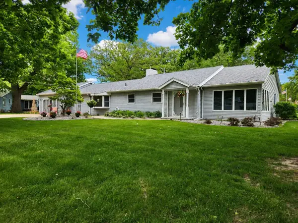 622 S 4th St, Salem Lakes, WI 53170