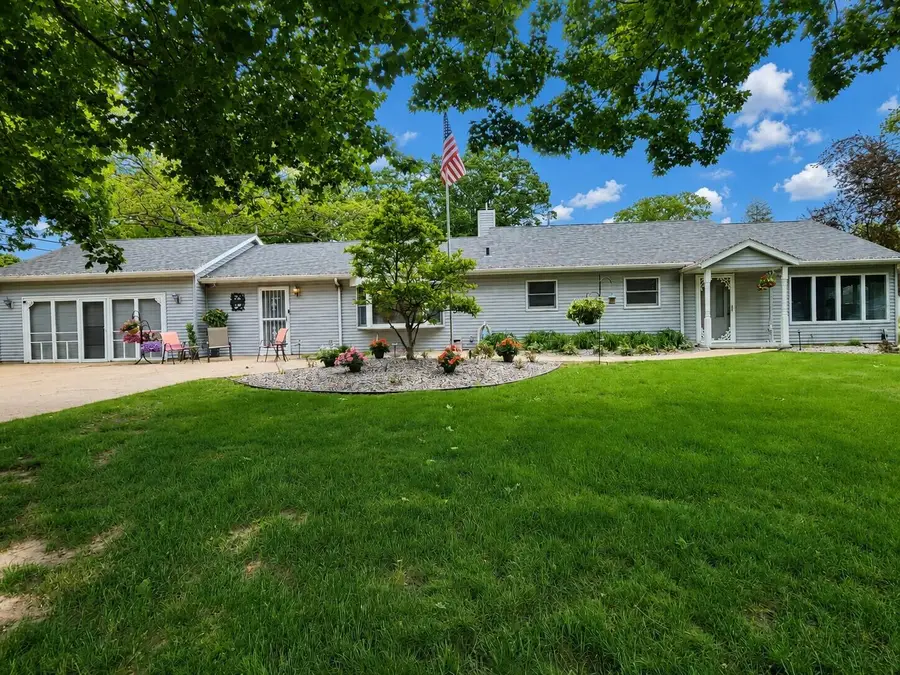 622 S 4th St, Silver Lake, WI 53170 - #2