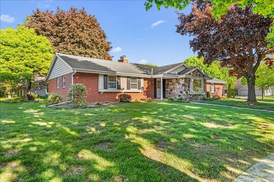 W71N980 Harrison Ave, Cedarburg, WI 53012 - #2
