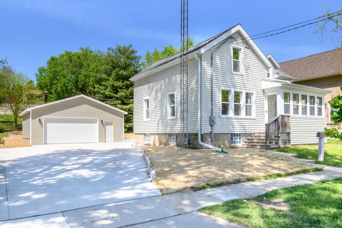 223 E Woolcock St, Jefferson, WI 53549 - #1