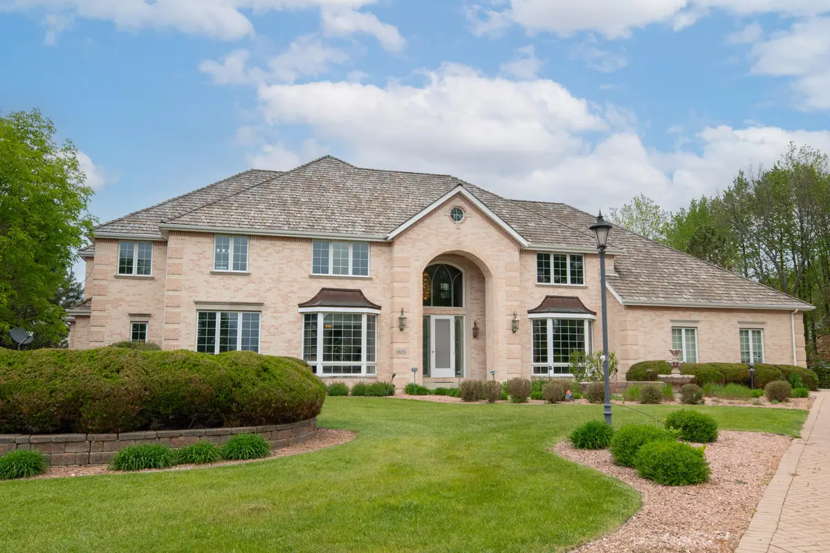 19250 Hayden Ct, Brookfield, WI 53045 - #1