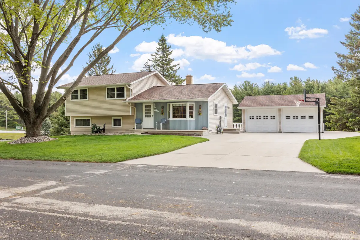 815 Jackson Dr, Cleveland, WI 53015 - #1