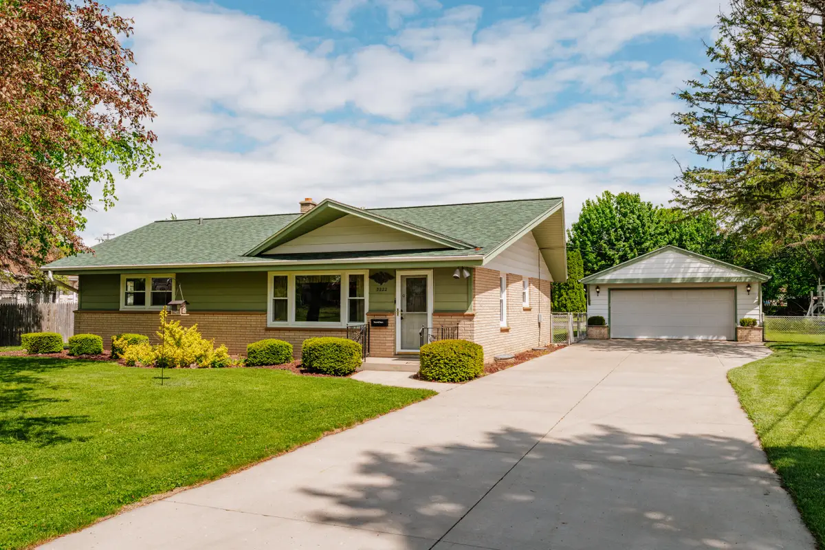 3222 Yorktown St, Caledonia, WI 53404 - #1