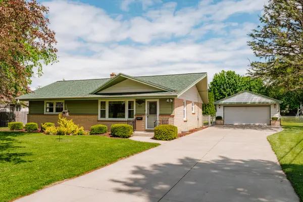 3222 Yorktown St, Caledonia, WI 53404