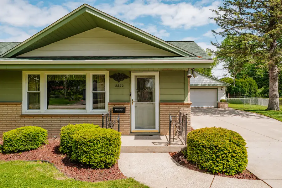 3222 Yorktown St, Caledonia, WI 53404 - #3