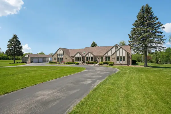 7604 Treeview Dr, Caledonia, WI 53108