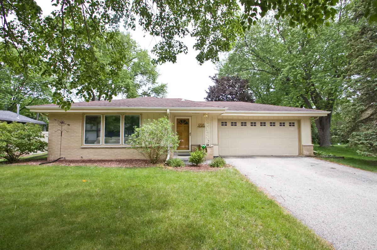 1705 Chapman Dr, Waukesha, WI 53189 - #1