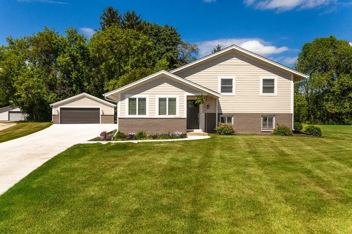 N20W28282 Oakton Rd, Delafield, WI 53072 - #1
