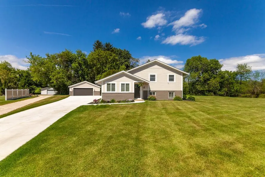 N20W28282 Oakton Rd, Delafield, WI 53072 - #2