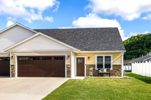 3827 Sunnyside Dr W, La Crosse, WI 54601