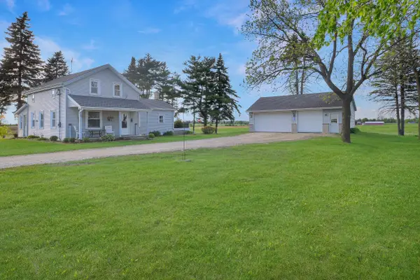 5450 Beechnut Dr, Wayne, WI 53040