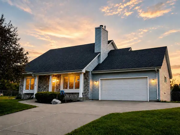 9013 S 26th St, Oak Creek, WI 53154