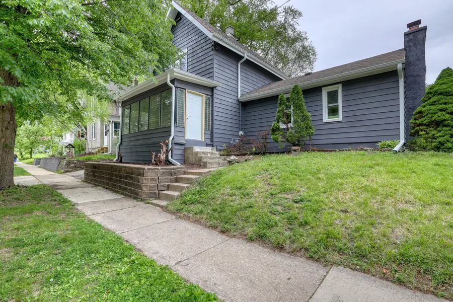507 NW Barstow St, Waukesha, WI 53188 - #3