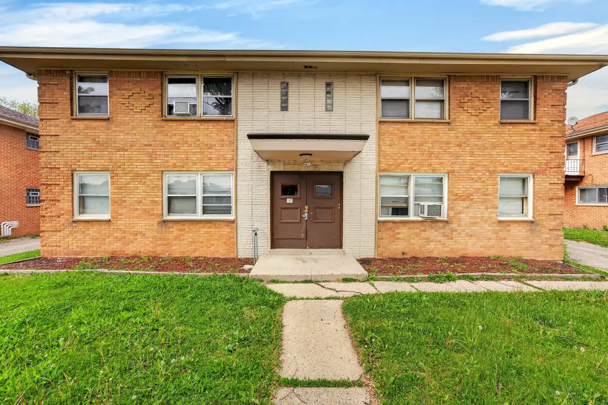 5412 W Mill Rd, Milwaukee, WI 53218 - #1