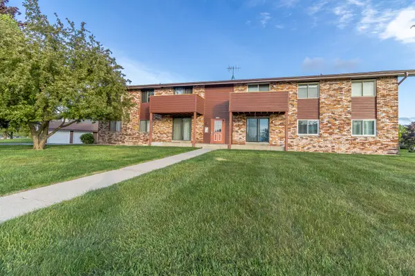 10345 W Whitnall Edge Dr, Franklin, WI 53132