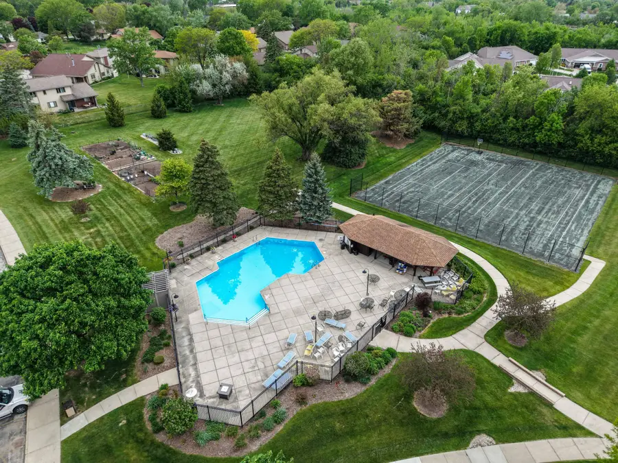 6100 W Stonehedge Dr, Greenfield, WI 53220 - #2