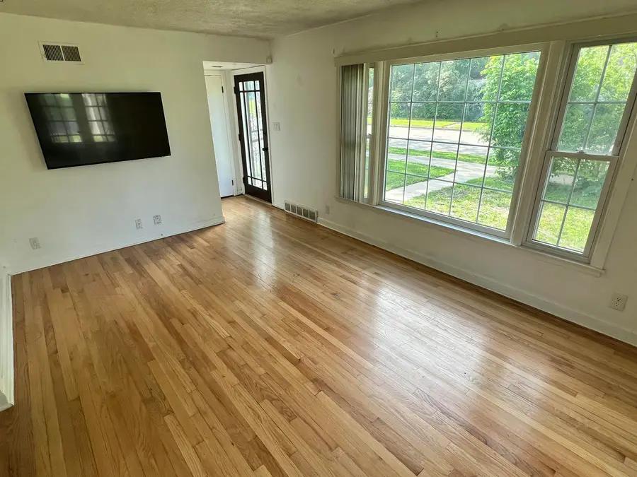 7232 W Fairmount Ave, Milwaukee, WI 53218 - #3