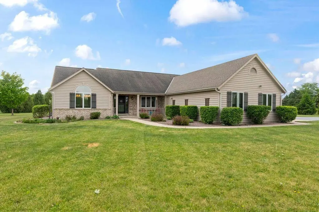 S93W34945 Jericho Dr, Eagle, WI 53119 - #1