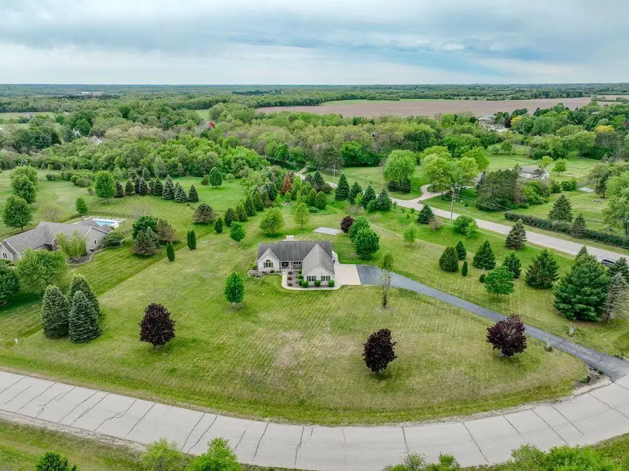 S93W34945 Jericho Dr, Eagle, WI 53119 - #2