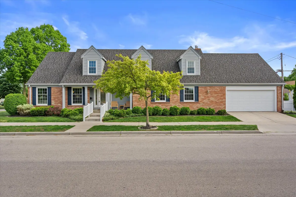 8905 W Meinecke Ave, Wauwatosa, WI 53226 - #1