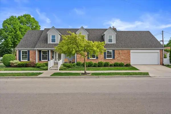 8905 W Meinecke Ave, Wauwatosa, WI 53226