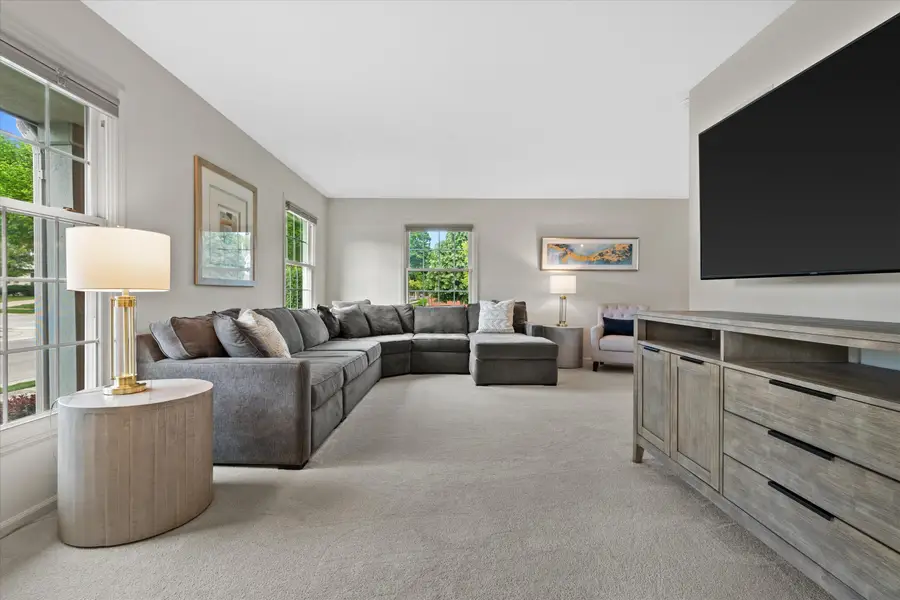 8905 W Meinecke Ave, Wauwatosa, WI 53226 - #2