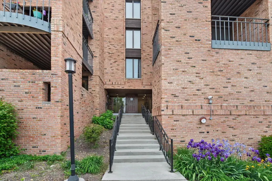 1906 E Shorewood Blvd, Shorewood, WI 53211 - #2