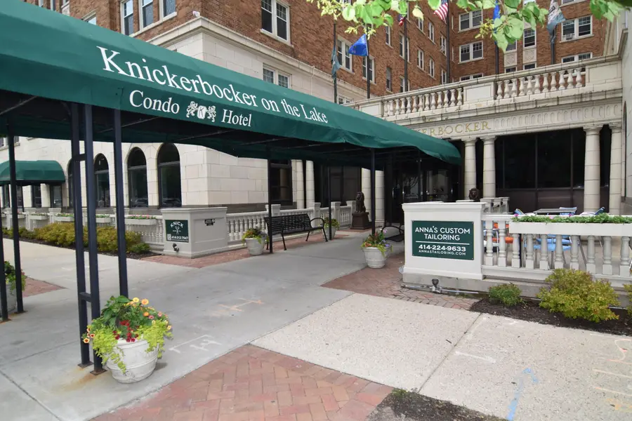 1028 E Juneau Ave, Milwaukee, WI 53202 - #2
