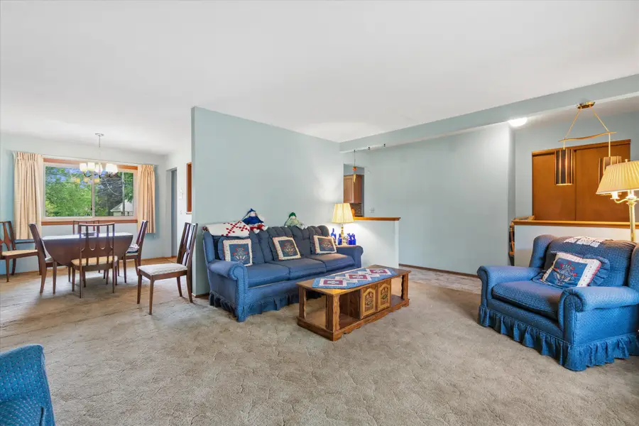 3210 S Ventura Dr, New Berlin, WI 53151 - #2