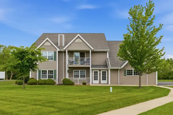 214 Minz Park Cir, West Bend, WI 53095