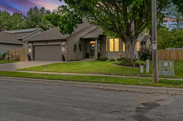 2019 Sandalwood Dr, Onalaska, WI 54650