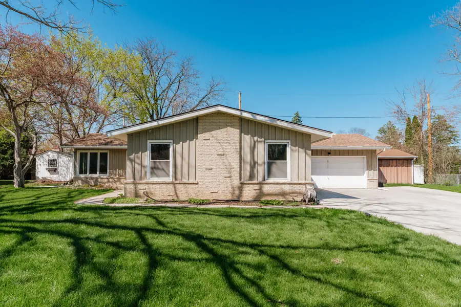 9814 W Green Tree Rd, Milwaukee, WI 53224 - #2