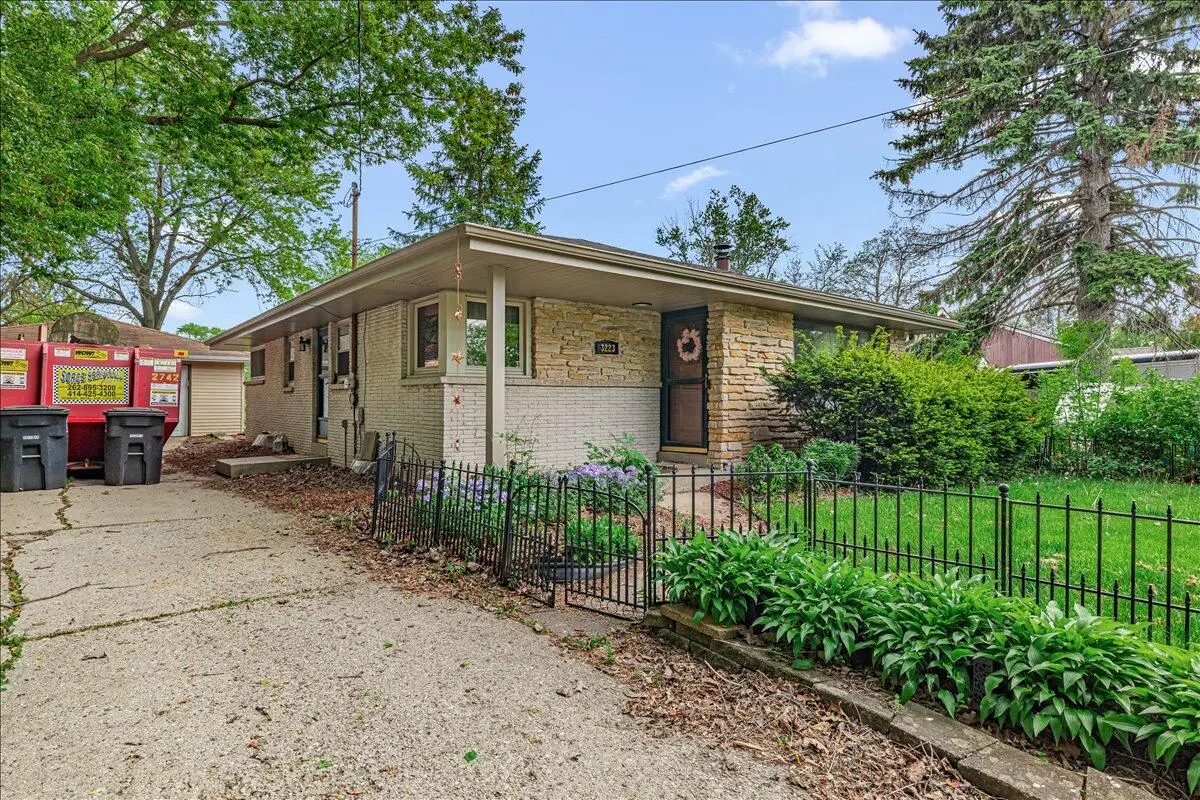 3223 W Cold Spring Rd, Greenfield, WI 53221 - #1