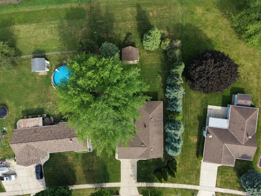 8049 S Waring Dr, Oak Creek, WI 53154 - #2