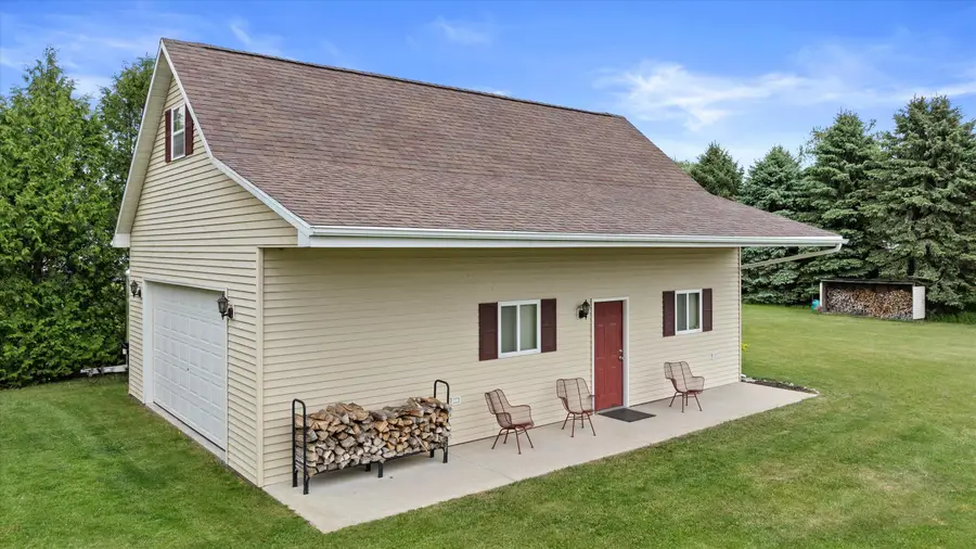 7720 Orchard Valley Rd, Farmington, WI 53090 - #2