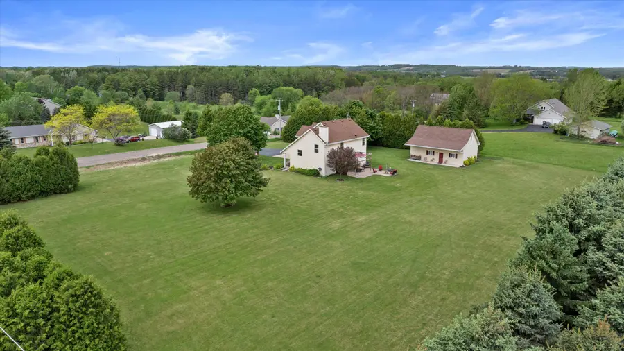 7720 Orchard Valley Rd, Farmington, WI 53090 - #3