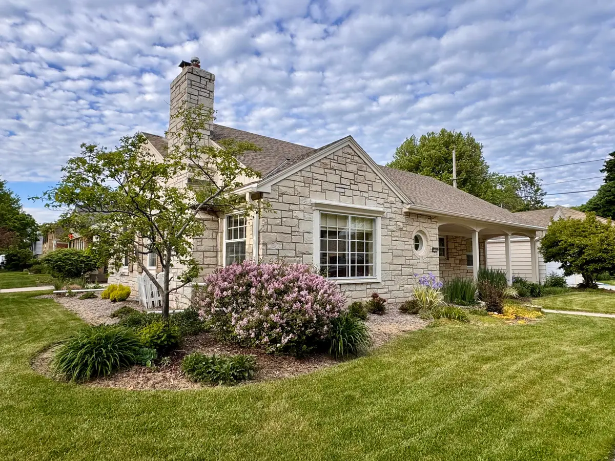 8526 W Clarke St, Wauwatosa, WI 53226 - #1