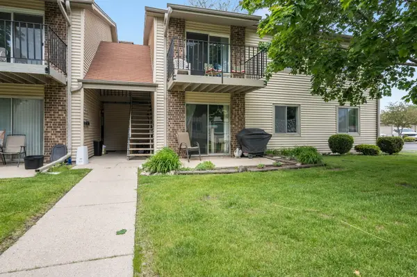 W170N11523 Armada Dr, Germantown, WI 53022