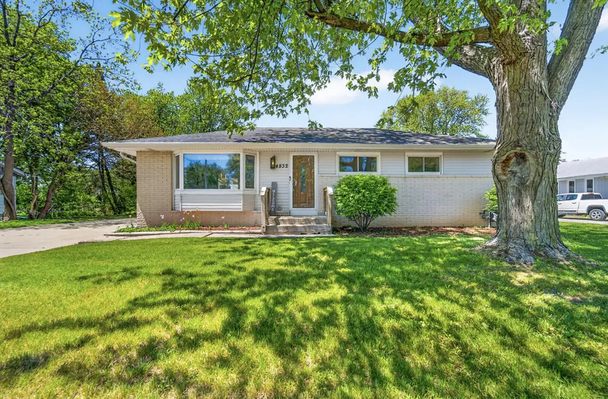 4832 Tanglewood Ave, Caledonia, WI 53402 - #1