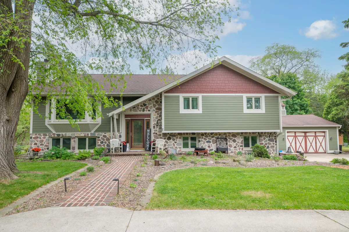 N29W29951 Shel-mar Dr, Pewaukee, WI 53072 - #1