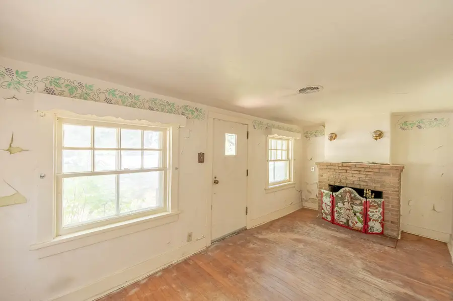 803 E Lisbon Rd, Oconomowoc, WI 53066 - #3