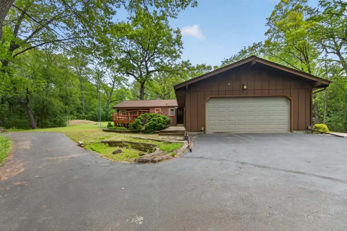 W284S3590 Grouse Ct, Genesee, WI 53189 - #1